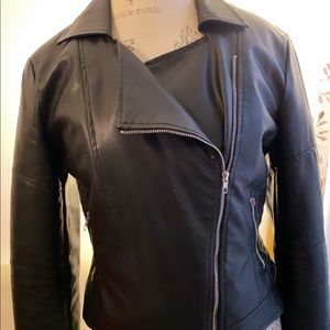 Black fitted size medium jacket